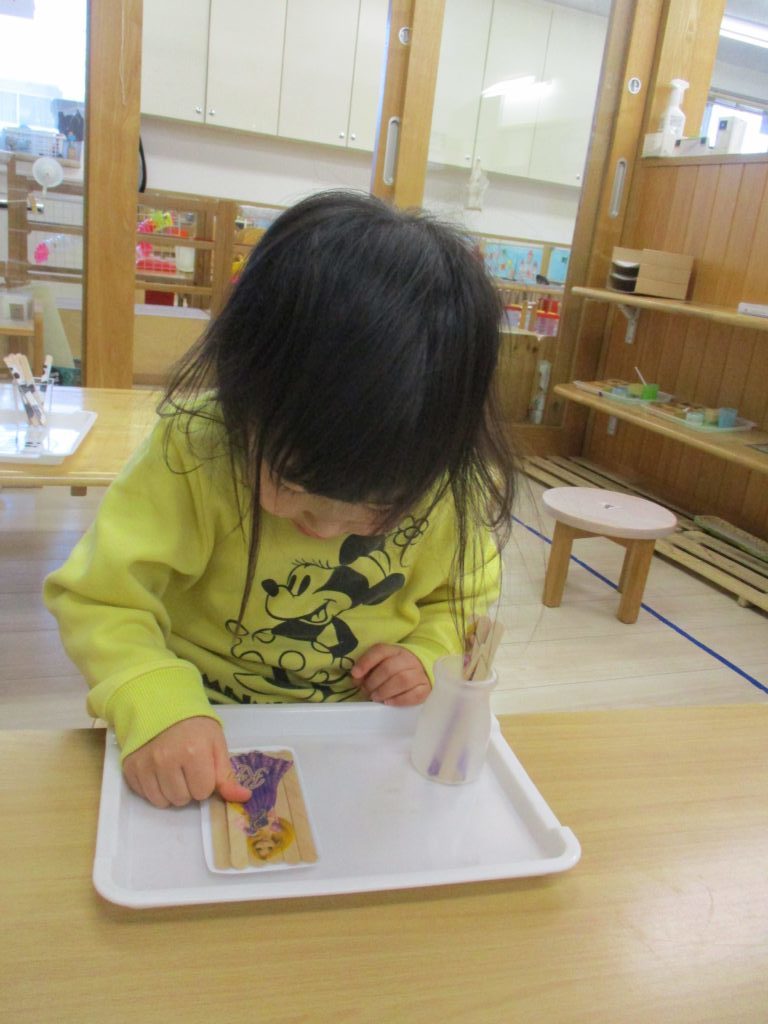 【Montessoriちゃいるどはうす草薙_025】アイスの棒パズル